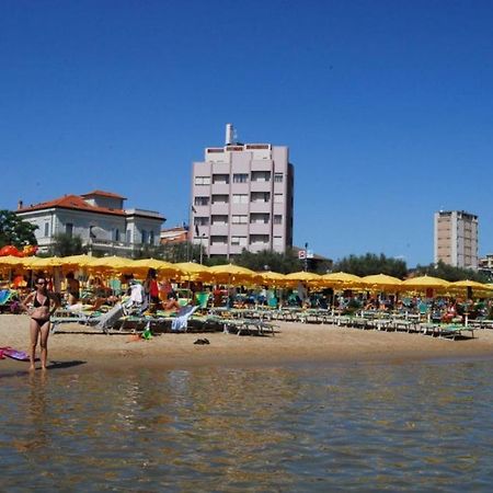 Hotel Bristol Pesaro Exterior photo