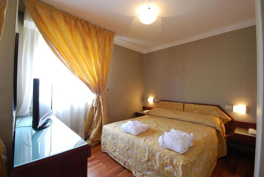 Hotel Bristol Pesaro Exterior photo