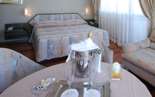 Hotel Bristol Pesaro Exterior photo