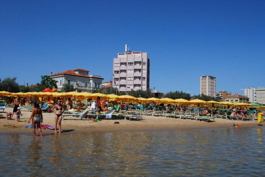 Hotel Bristol Pesaro Exterior photo