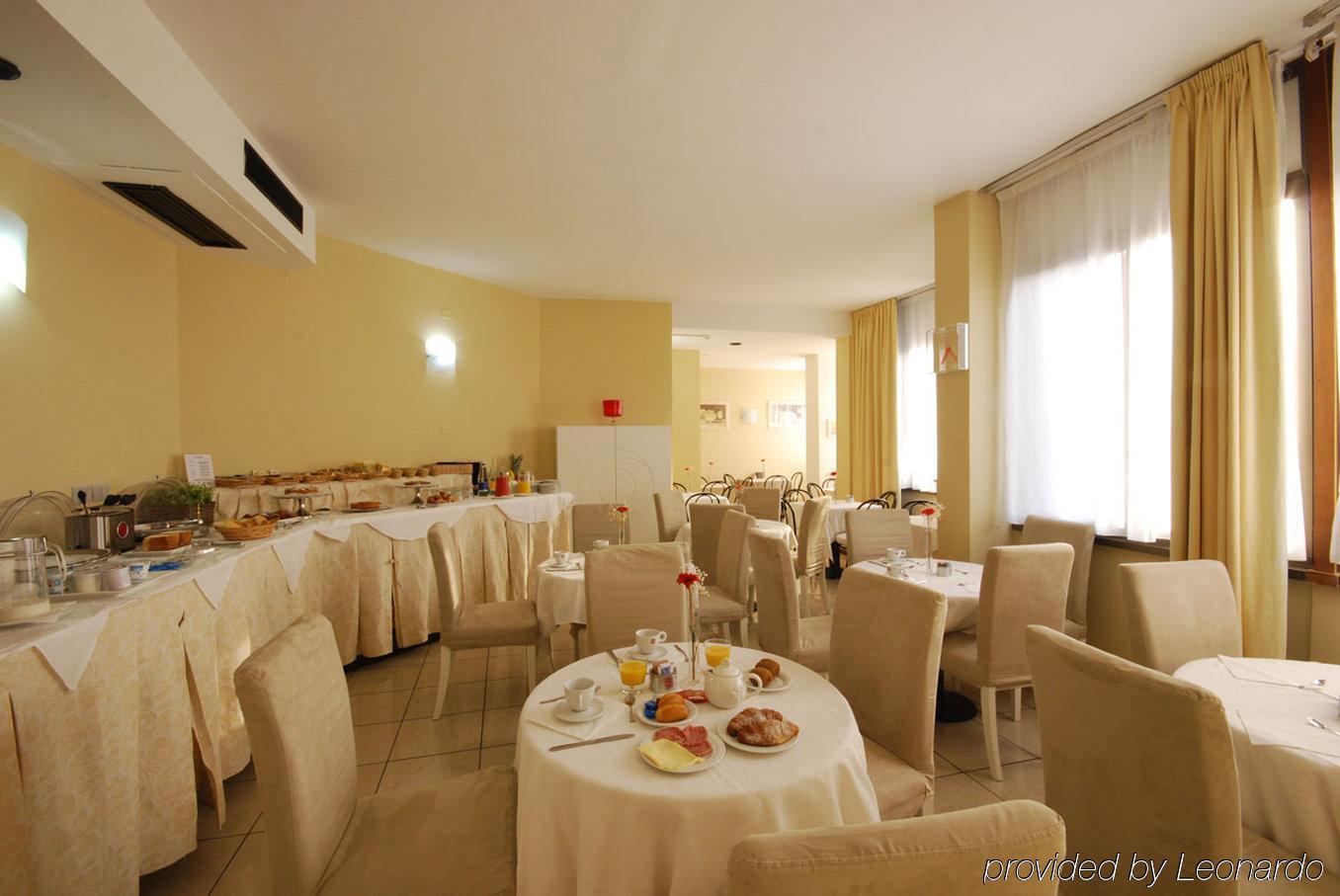 Hotel Bristol Pesaro Exterior photo