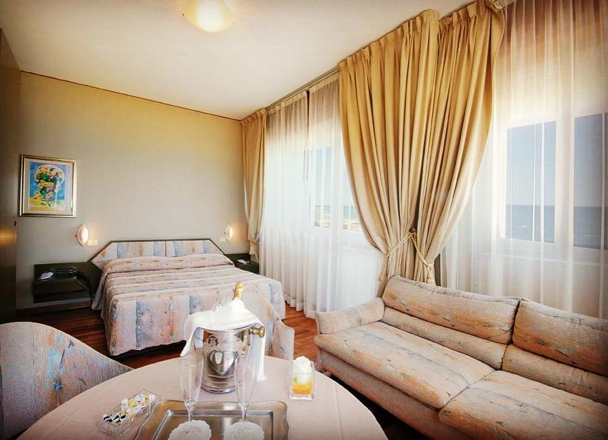 Hotel Bristol Pesaro Exterior photo