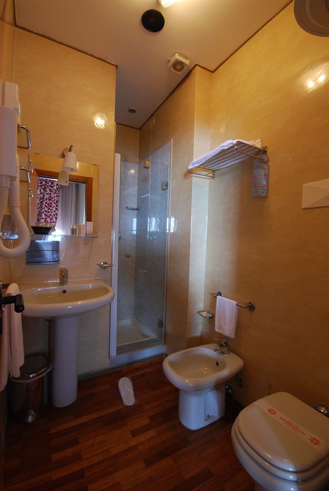 Hotel Bristol Pesaro Exterior photo