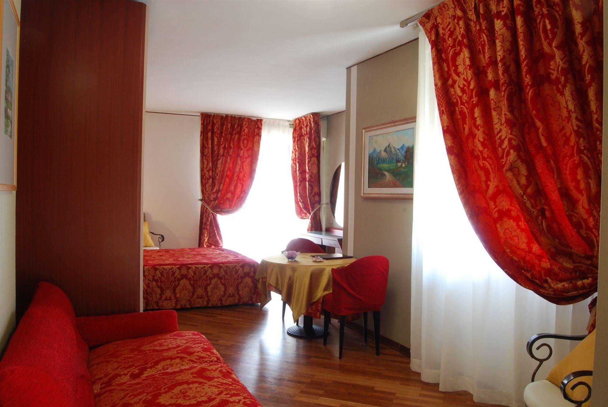 Hotel Bristol Pesaro Exterior photo